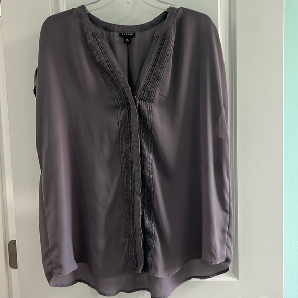 Torrid Grey Crochet trim Georgette top - Picture 4 of 9